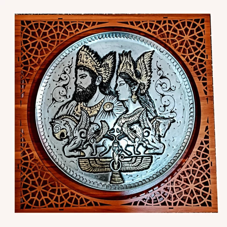 دیوارکوب قلمزنی برنجی کوروش و ملکه