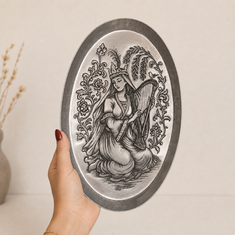 سینی قلمزنی مسی طرح نگارگری بانو و چنگ